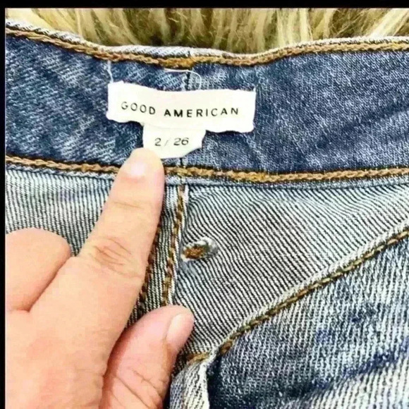 Good American Size 2 Distressed Shorts‎ - Picture 5 of 7